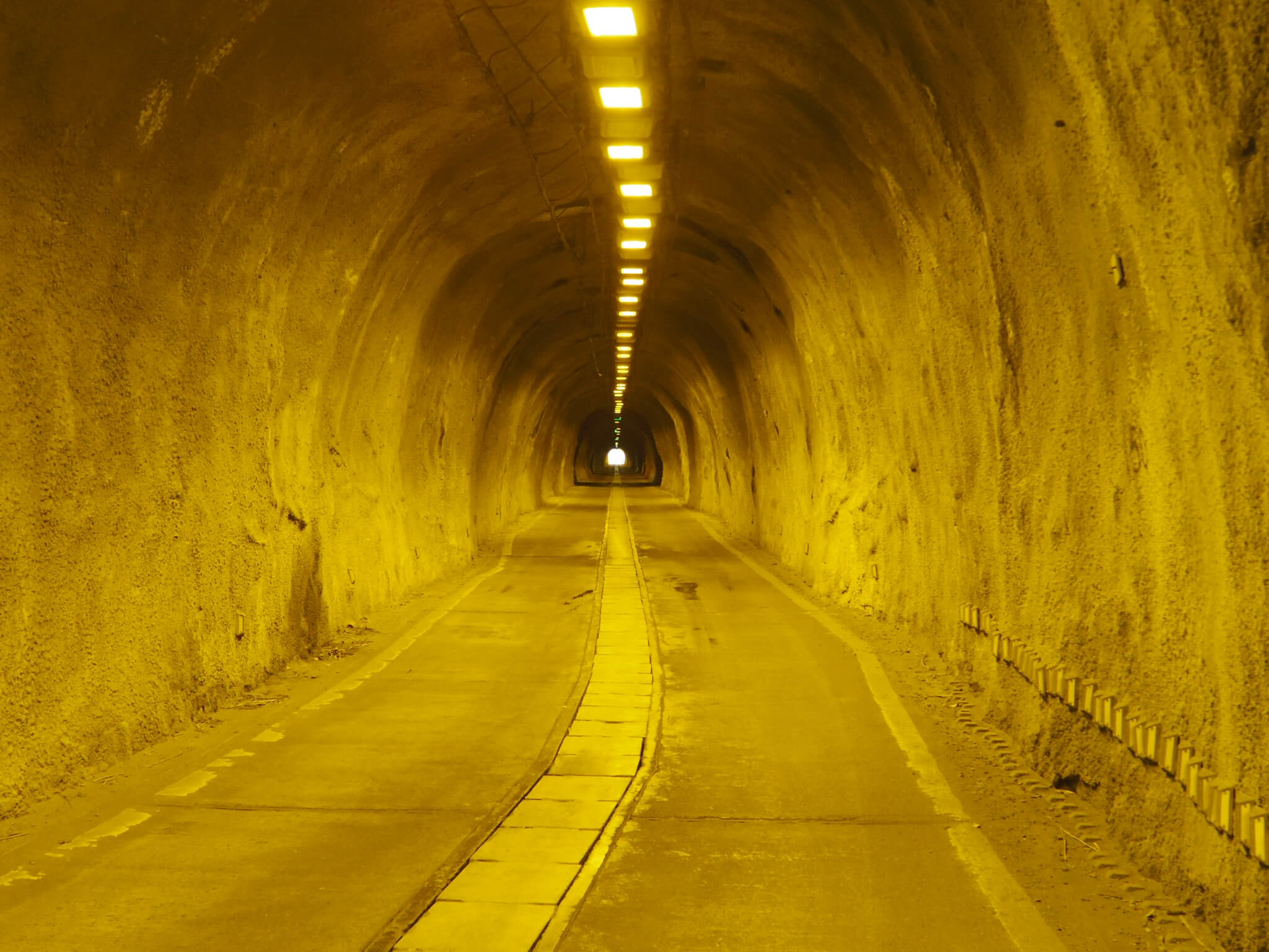 黄金トンネル