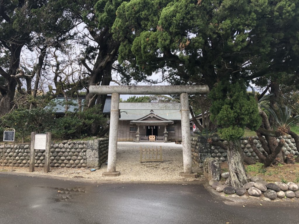 優婆夷宝明神社の鳥居